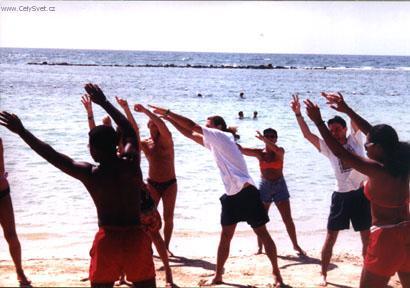 Foto: Dominikánská republika-Ranní aerobic na pláži