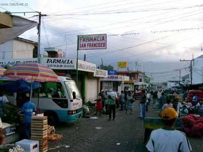 Foto: Honduras-Trh a autobusové nádraží ve městě Chiquimula