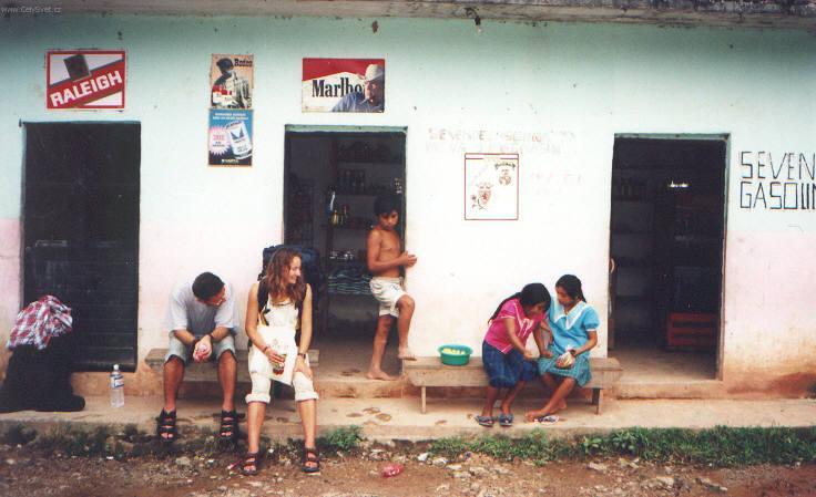 Foto: Mexiko-jeden ze stánků s občerstvením u silnice