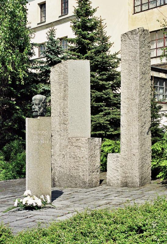 Foto: Příbor-Pomník Sigmunda Freuda