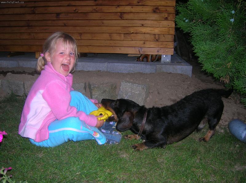 Foto: Hugo v akci-no tak děti, neperte se o tu hračku!