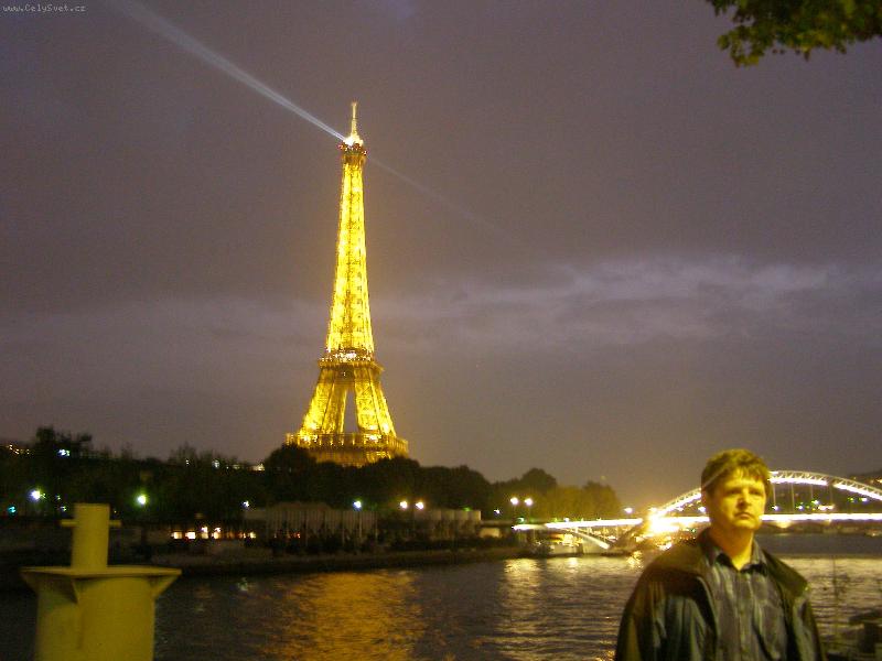 Foto: věž v Paříží