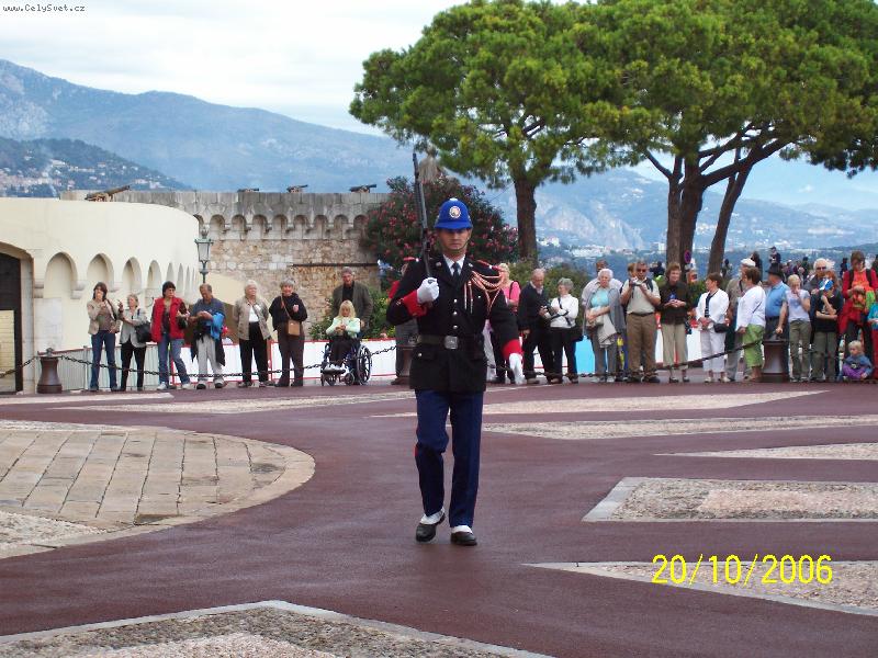 Foto: Monako-Střídání stráže u knížecího paláce.