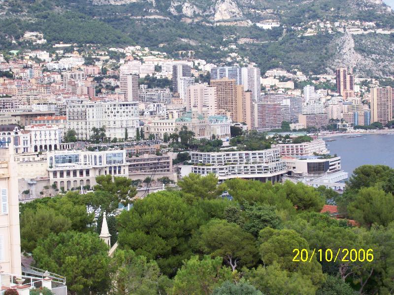 Foto: Monako-Pohled ze střechy Oceánografického muzea na casíno v Monte Carlu