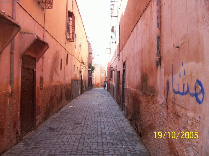 Foto: Ulice v Marakéši-Vzácně klidná ulice v Marakéši