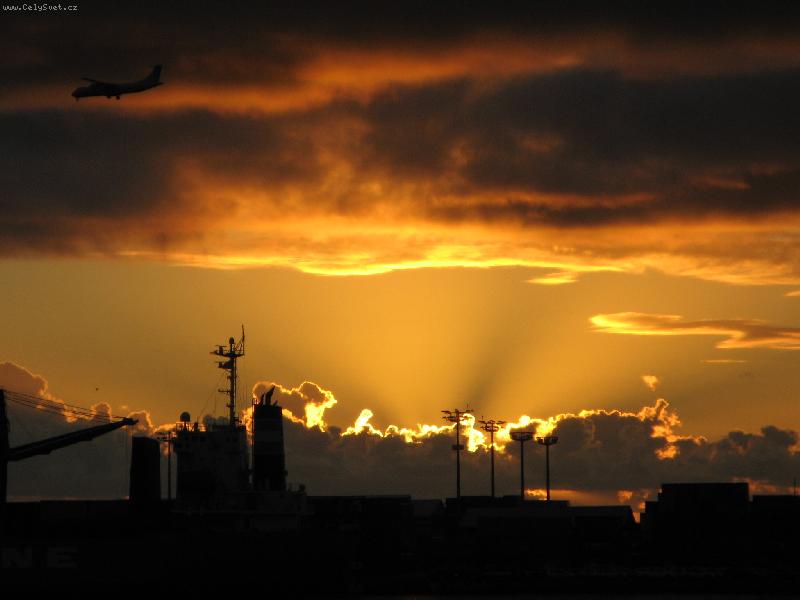 Foto: Papeete 2007-Západ slunce nad Tahiti v Papeete
