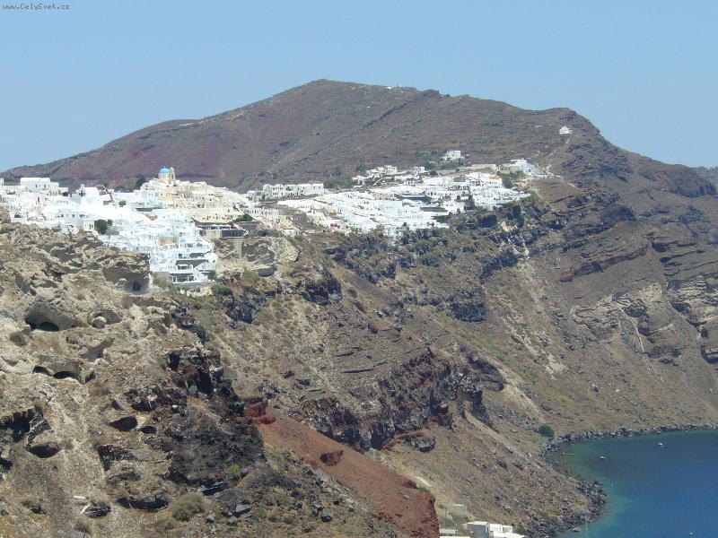 Foto: Santorini - bílé domy na vrchu kráteru