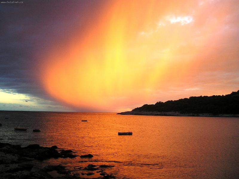 Foto: Moře v plamenech