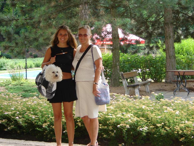 Foto: Denýsek a Terezka-To je servis...ani choditemusim,jen ležim v taštičce a Terezka mě nosí...