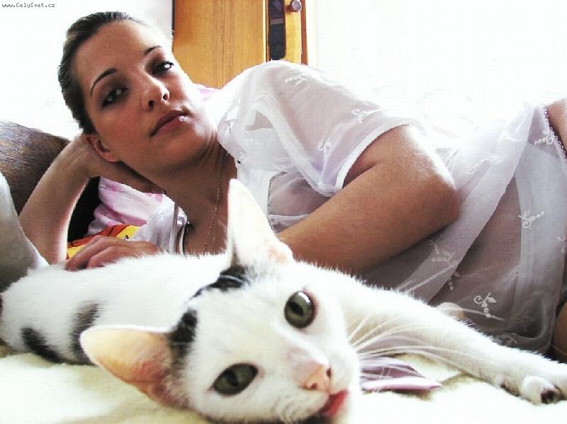 Foto: Kočččička s Myššškou:o)))-...je tam moje kočička,s mojí Myškou..:o))