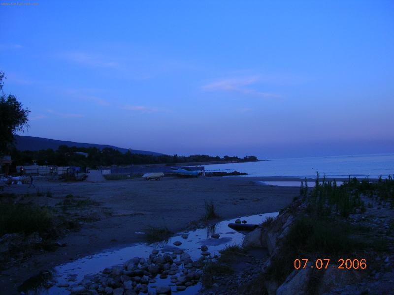 Foto: Slunečné pobřeží v noci