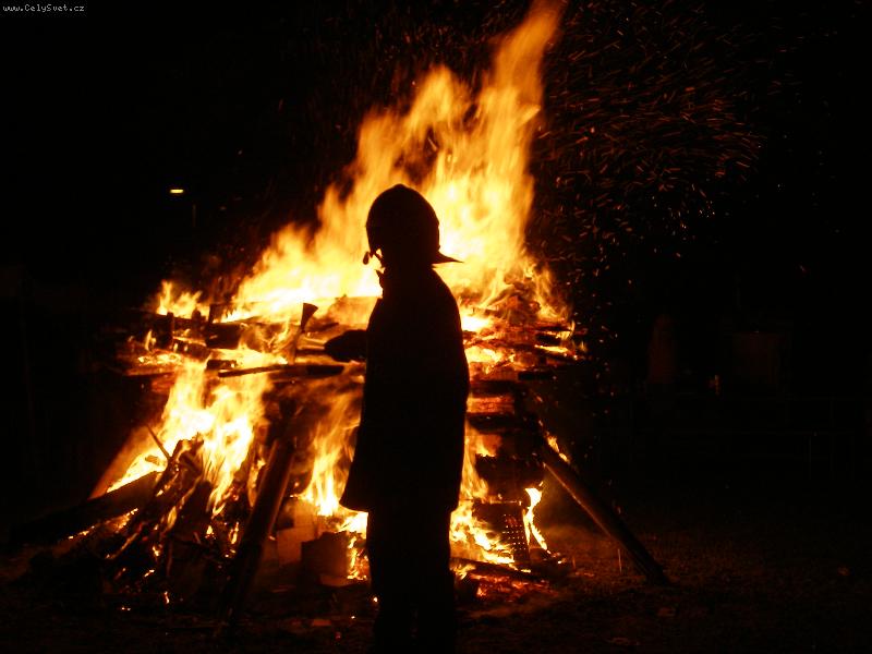 Foto: požár-hasič v akci
