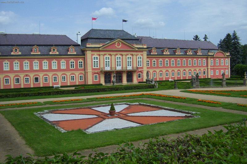 Foto: Krásný zámek v Dobříši