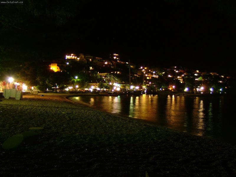 Foto: Brela - noční pláž