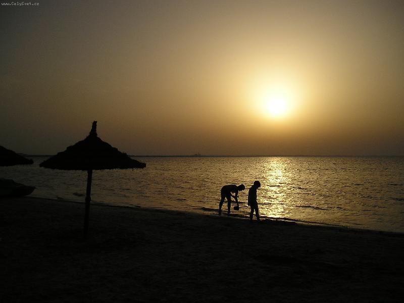 Foto: v noci na pláži