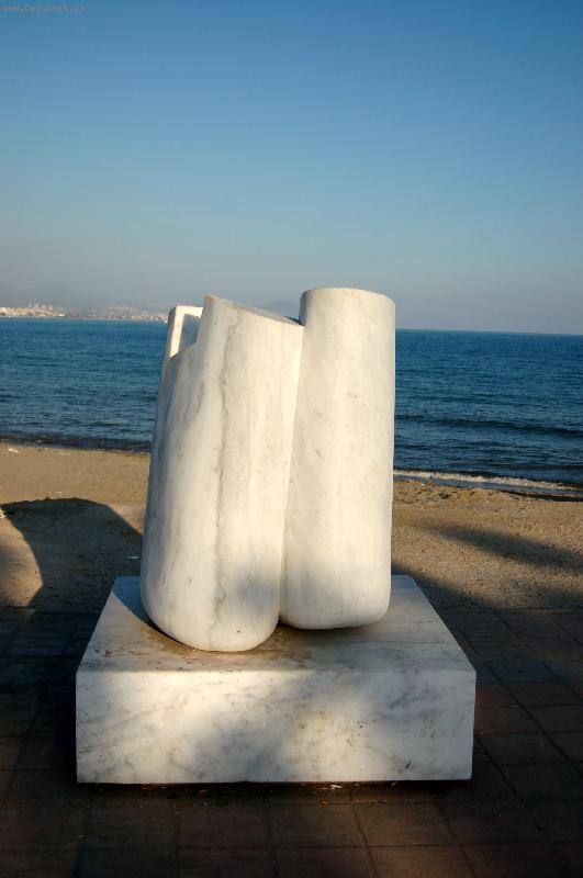 Foto: Nábřeží Alanya-bienále sochařů