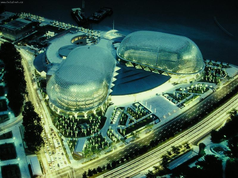 Foto: noční Esplanade