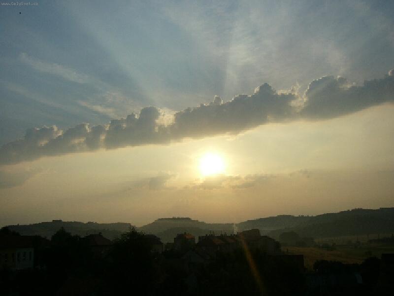 Foto: v�chod slunce Tma�