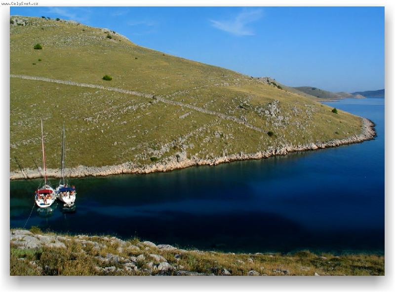 Foto: Jedna z mnoha zátok ...