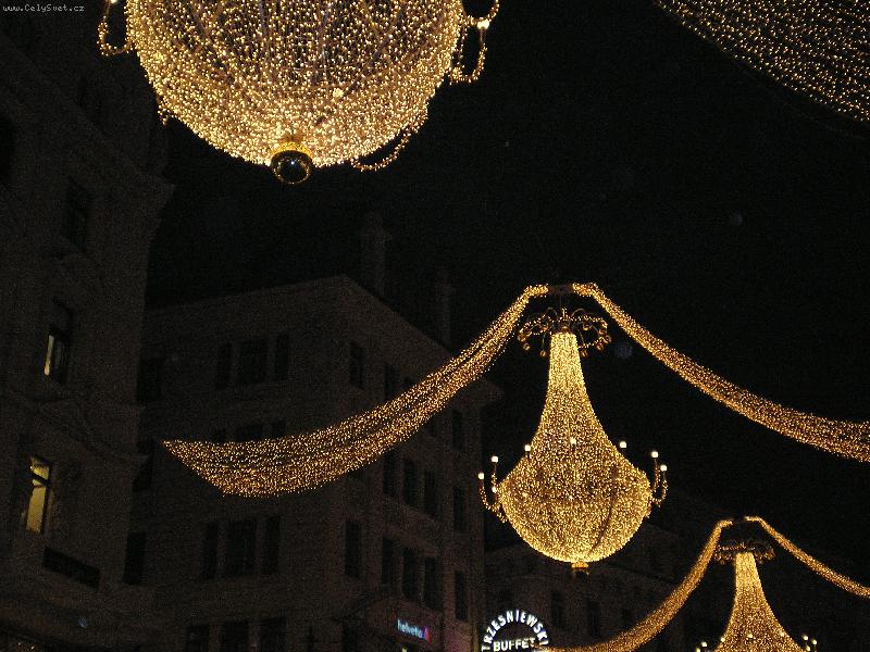 Foto: Vánoční výzdoba na ulici Graben ve Vídni-Noční pastva pro oči