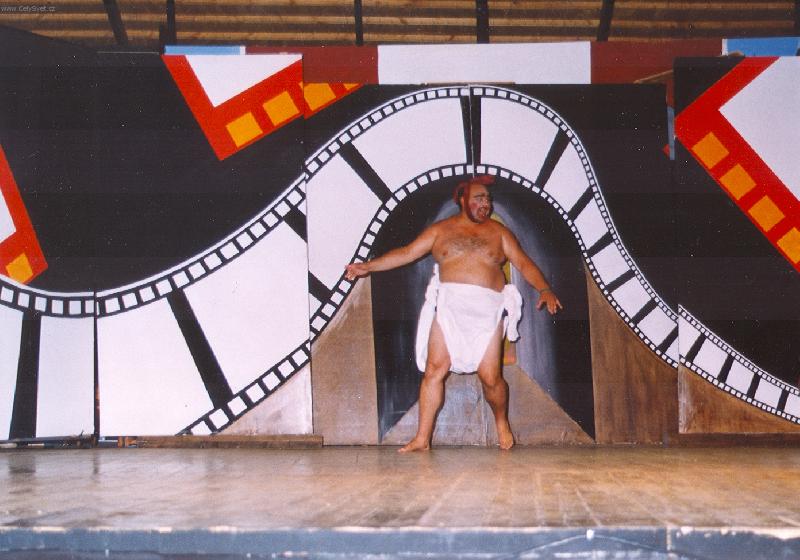 Foto: spectacle Djerba-Nedělní hotelové vystoupení hostů, Mimino v akci. Už nikdy mě ktomu nikdo nedonutí.