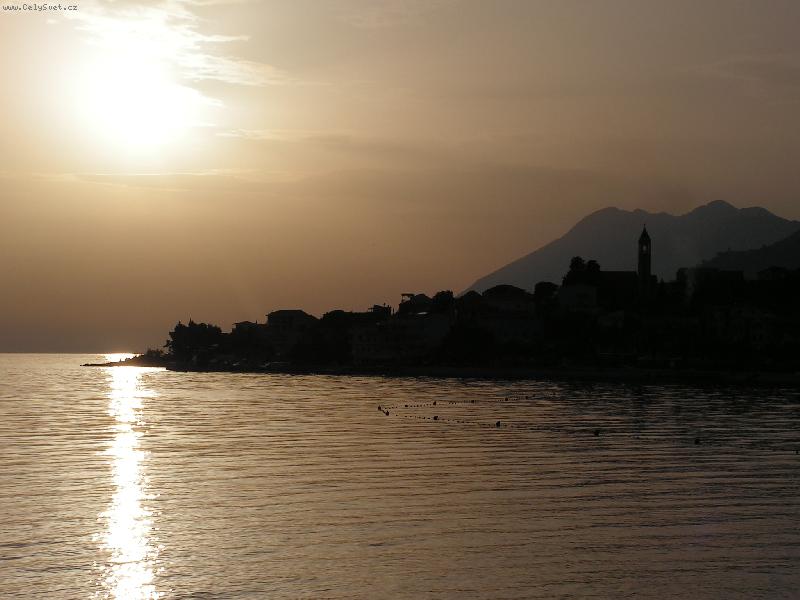 Foto: Gradač-Západ slunce nad Gradačem