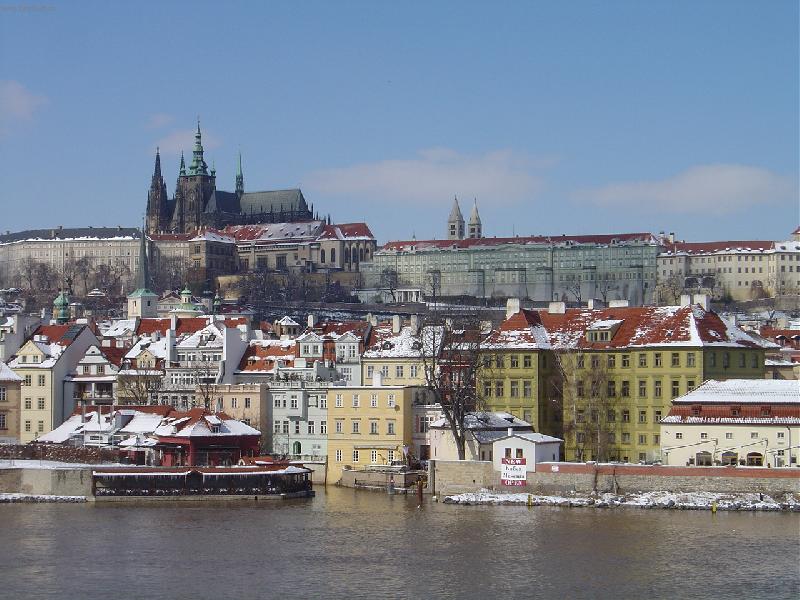 Foto: březnový den-pohled z Karlova mostu