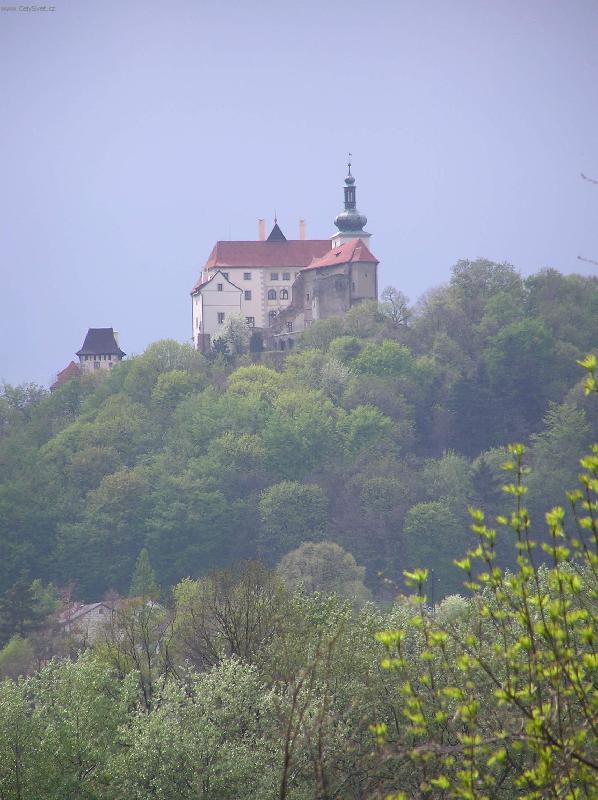 Foto: Sedlčansko - Vysoký Chlumec-fotografováno ze silnice (cca 2km)