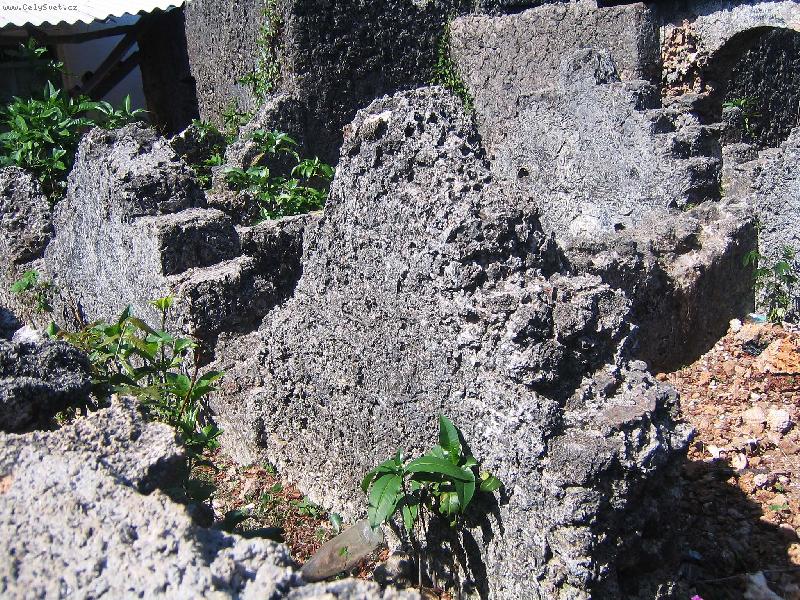 Foto: hřbytov s korálovými pomníky