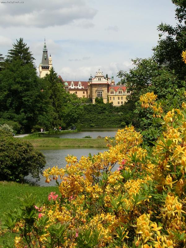 Foto: Průhonický zámek-Rozkvetlé jaro