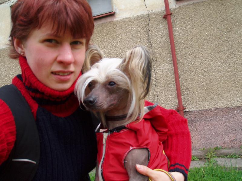 Foto: Na vycházce s paničkou-musíme spolu vždy ladit :-)