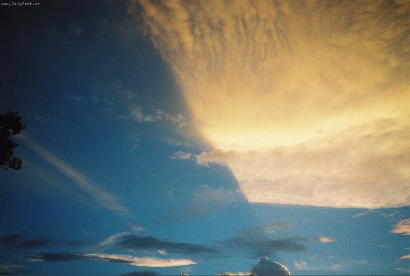 Foto: Rozkrájené nebe