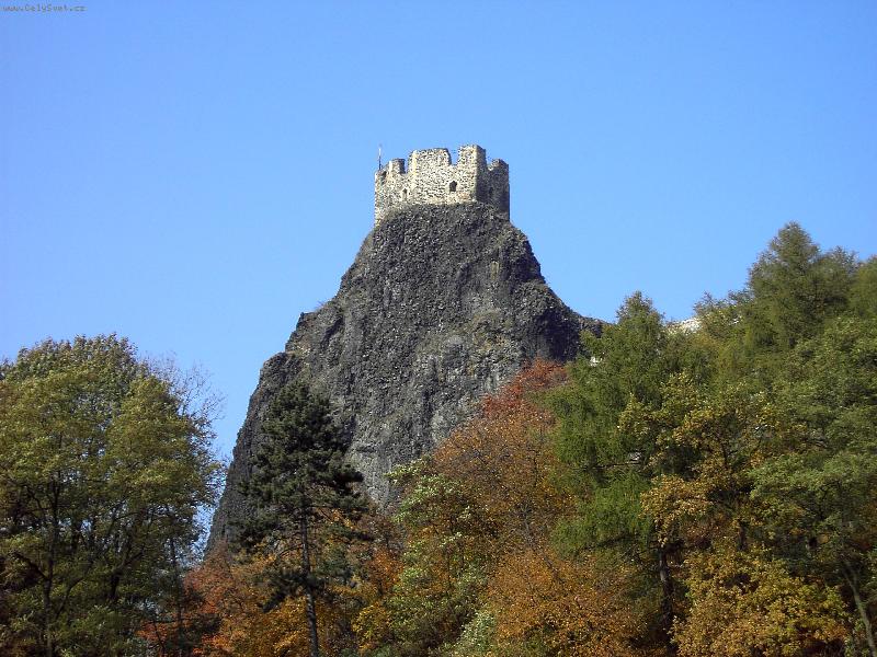 Foto: Baba-Jedna z věží hradu Trosky