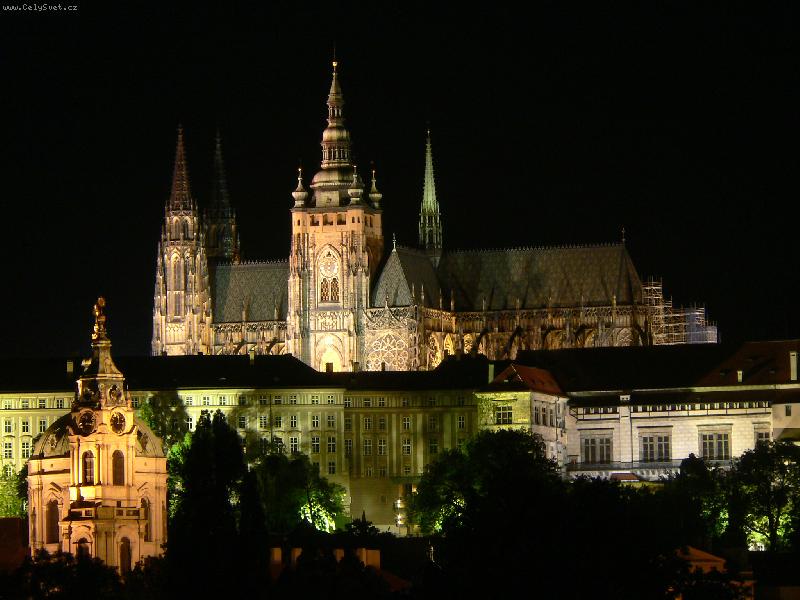 Foto: Praha v nočních barvách-Jeden prokreslený snímek pro který jsem si nechal ujet poslední tramvaj