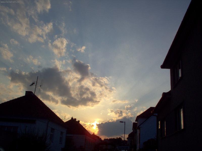 Foto: západ slunce-západ slunce nad městem