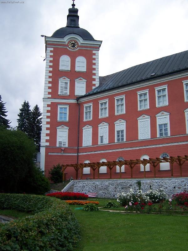 Foto: Pohled na kamenický zámek