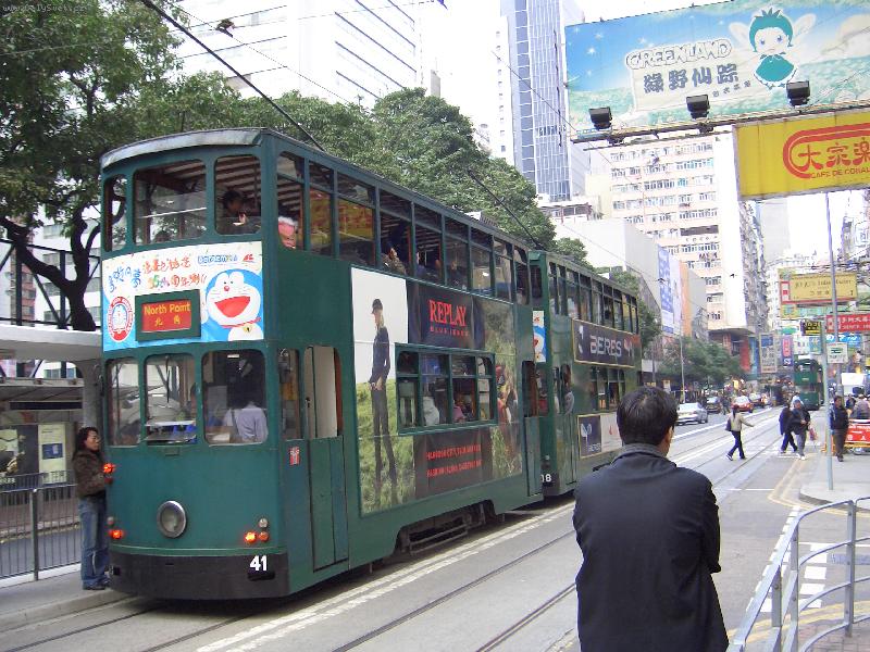 Foto: pěkná jízda po Hong Kongu tramvají za 2 HKD ( cca 6 Kč )-není nic příjemnějšího než v nočních hodinách jezdit po Hong Kongu touto tramvají . . . .
