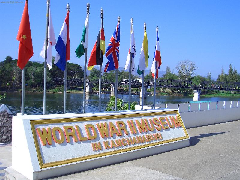 Foto: světové válečné muzeum v Kanchanaburi u slavného mostu u řeky Kwai