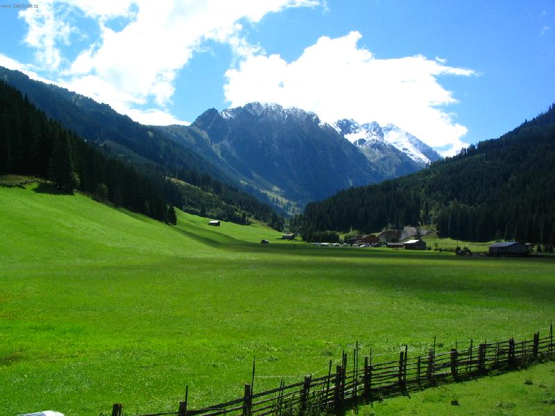 Foto: Údolí v Rakousku-Takový krásný pohled se mi naskytl při výletě na kole.:)