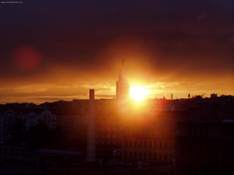 Foto: Západ Slunce nad Vršovicemi