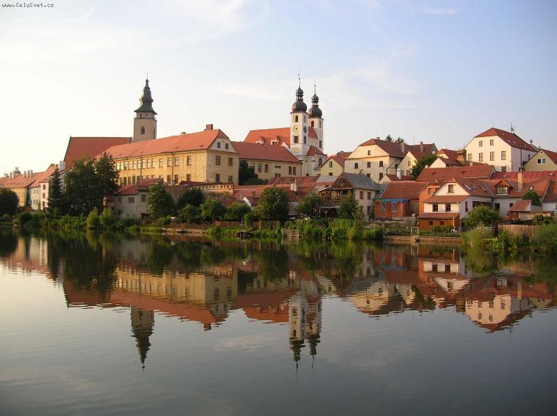 Foto: Telč ve vodě-Zrcadlící se Zámek