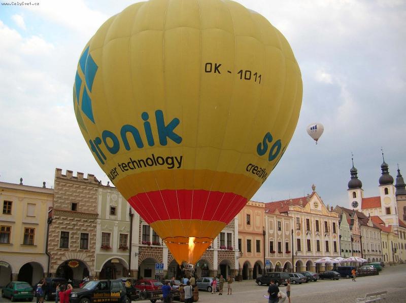 Foto: Balón-Za 5000kč z Telče přímo do nebe...