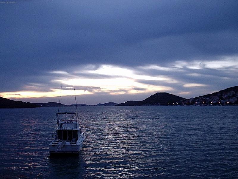 Foto: Večerní přístav-Na ostrově Murter,večer po bouřce.