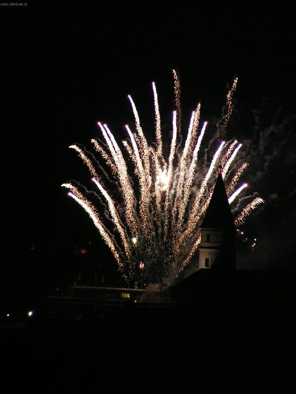 Foto: Ohňostroj nad zámkem v Přerově