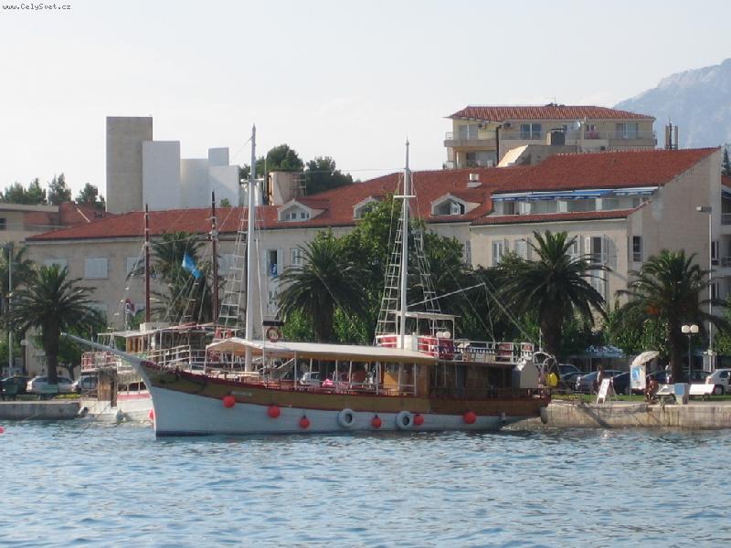 Foto: Loď v přístavu