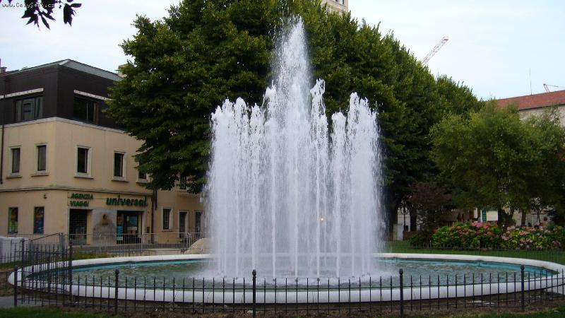 Foto: Monfalcone-Fontána ve středu města