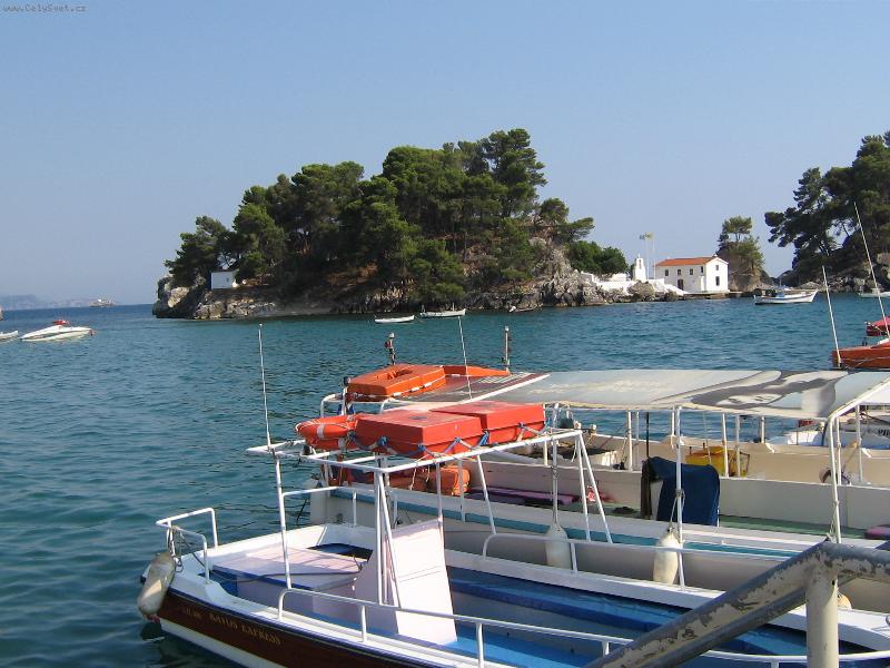 Foto: Přístav v Parze