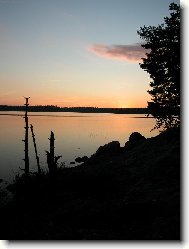 západ slunce nad jezerem