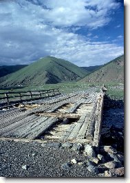 Most v centrálním Mongolsku