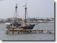 loďka v přístavu na ostrově Djerba